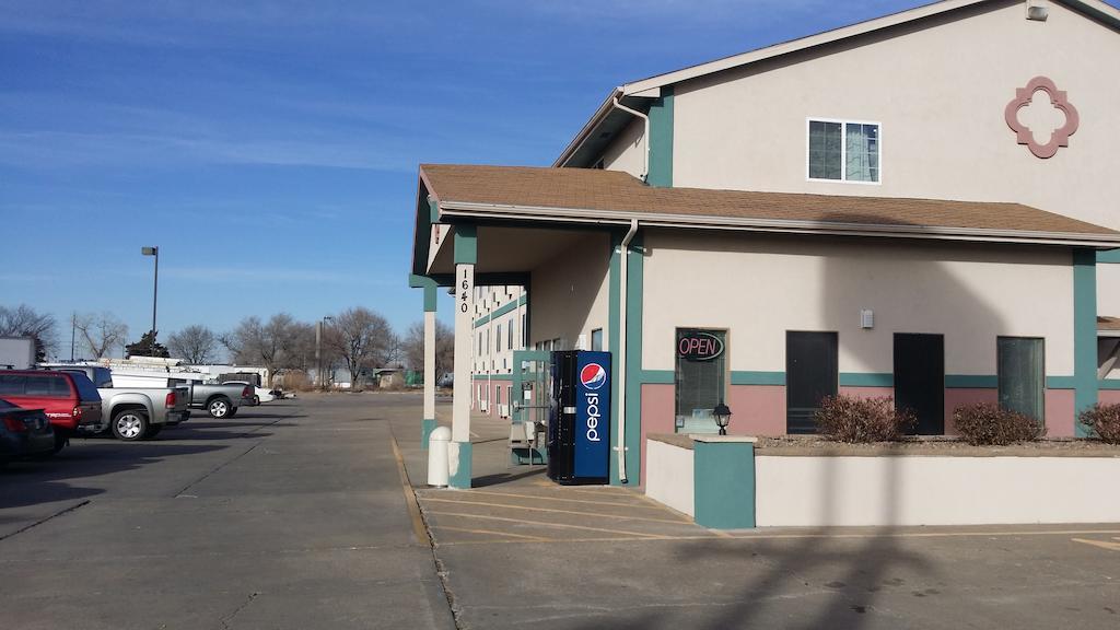 Value Inn & Suites Салина Экстерьер фото