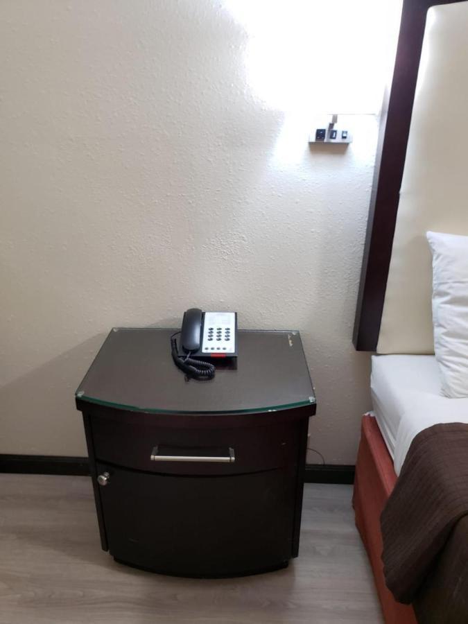 Value Inn & Suites Салина Экстерьер фото